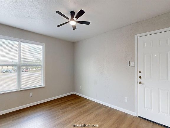 4th image of 806 Oran Cir APT F