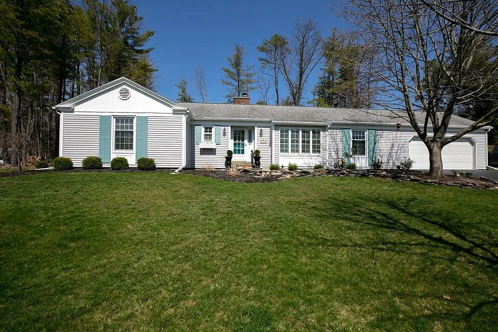 1736 Crestwood Rd photo 1