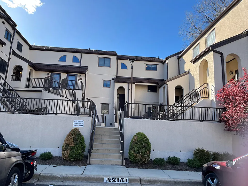 8904 Battery Pl