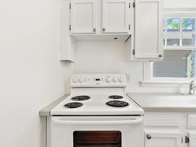 2333 College St #2 — Photo 16