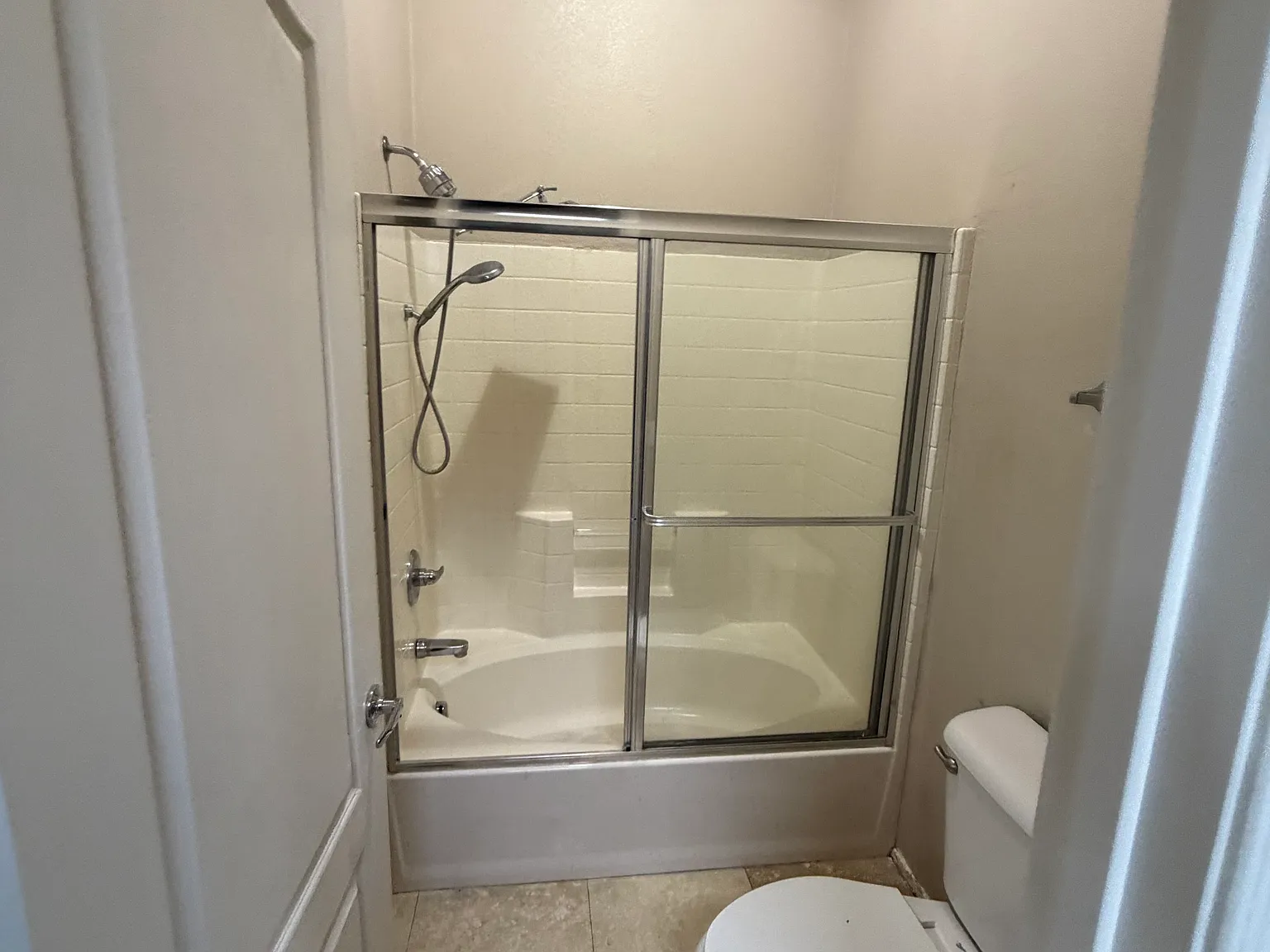 3 bed, 2.5 bath, 1399 sqft, $2,400 — Photo 4
