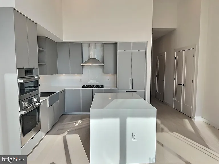 3030 Potomac Ave #Townhouse 6 — Photo 5