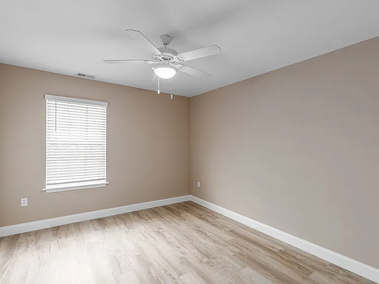 French Park Apartments — Photo 14