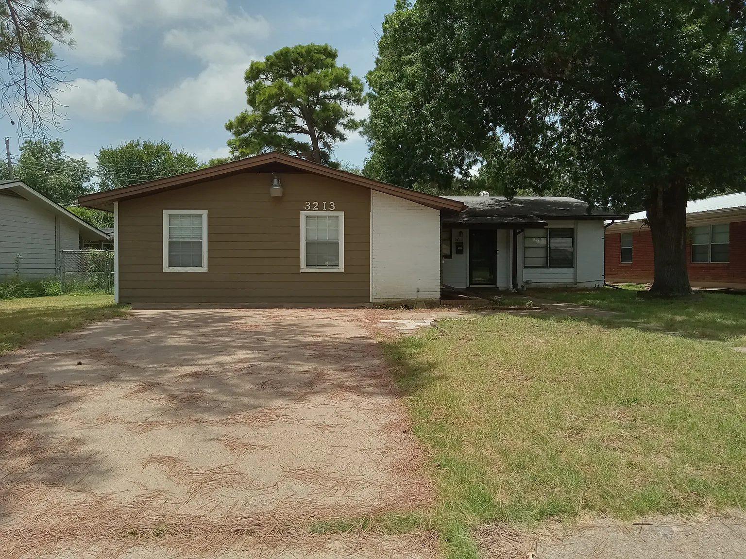 3 bed, $1,900 — Photo 1