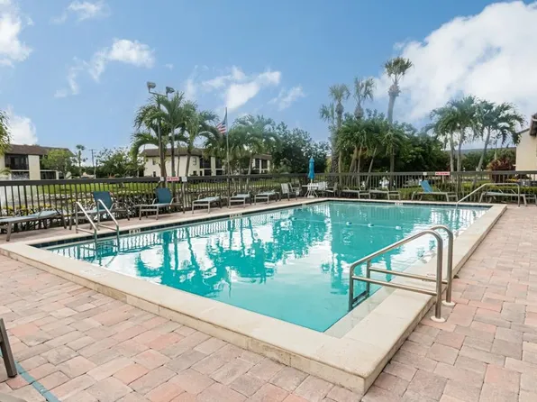 9275 Lake Park Dr APT 204, Fort Myers, FL 33919