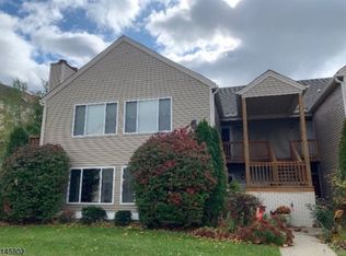 62 Falcon Ridge Way N, Hamburg, NJ 07419