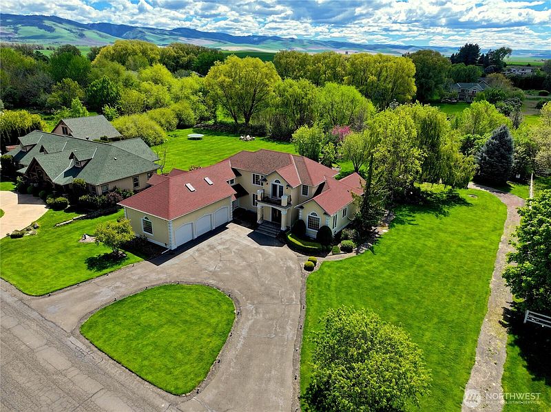 2nd image of 2578 Wainwright Place