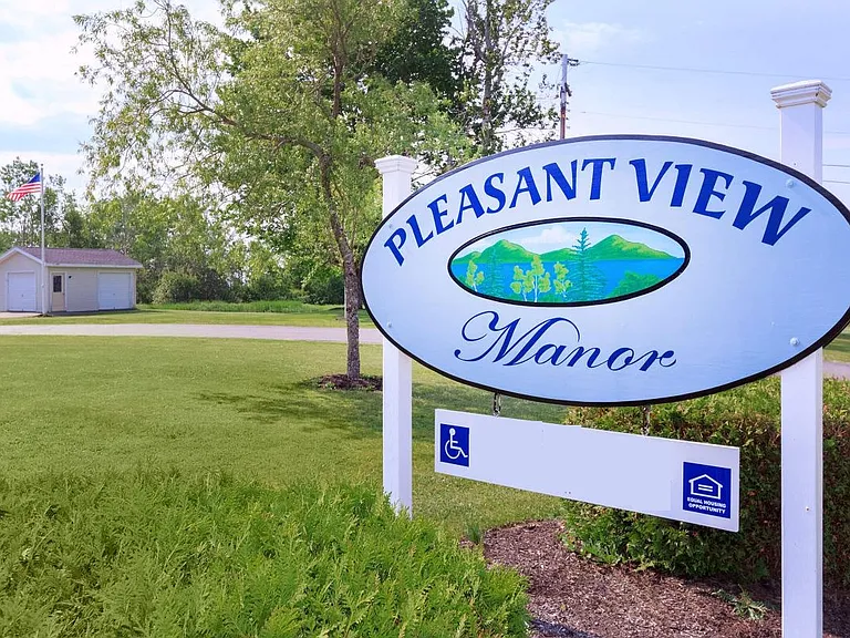 Pleasant View Manor — Photo 1