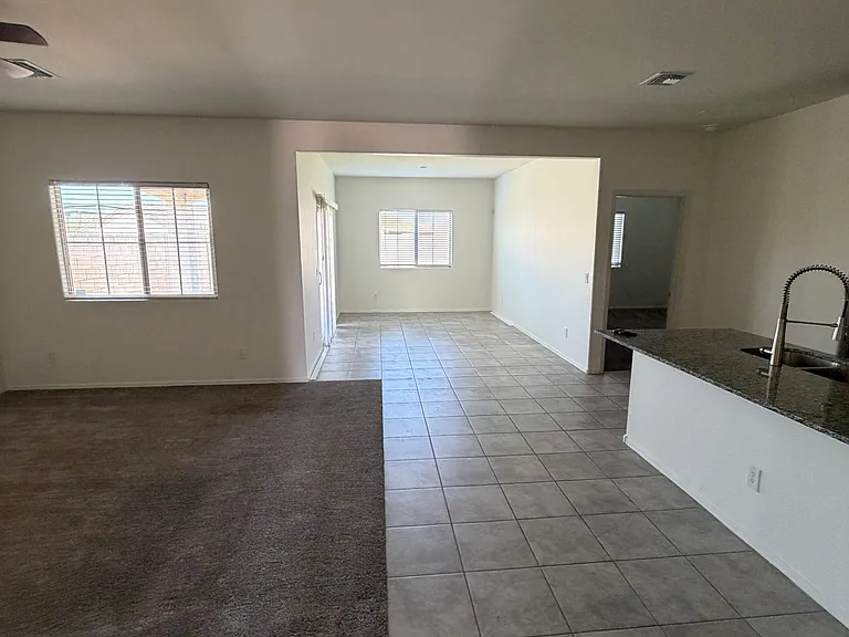 4816 S 111th Ave — Photo 9