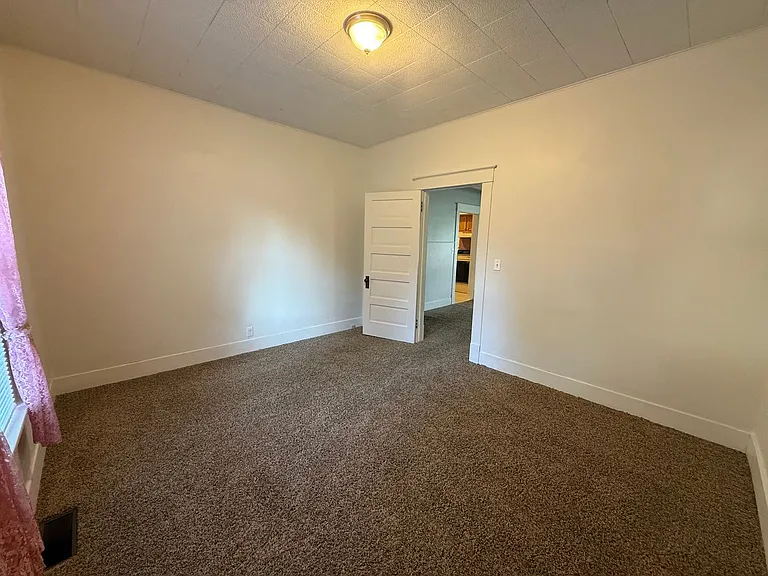 303 Jefferson Ave — Photo 7