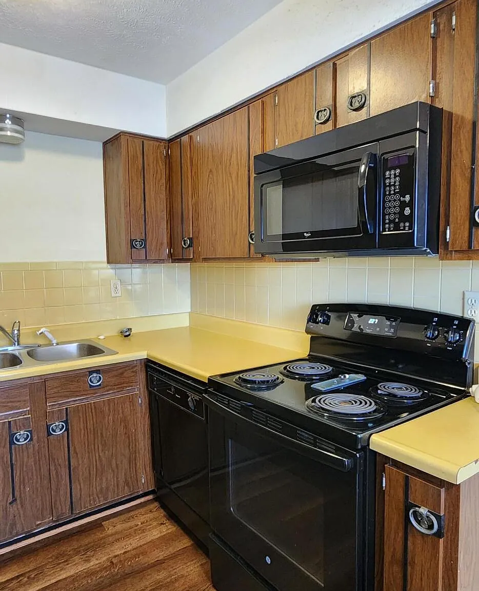 2 bed, 1.5 bath, 900 sqft, $849 — Photo 4