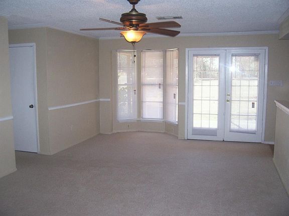 2nd image of 918 Harrington Dr