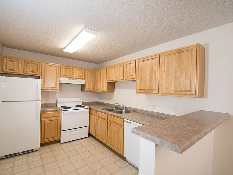Pheasant Run Apartments — Photo 17