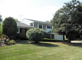 221 Meadow Wood Dr, Joliet, IL 60431