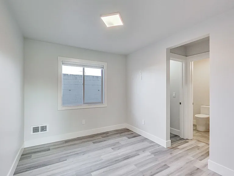3411 Adeline St — Photo 9