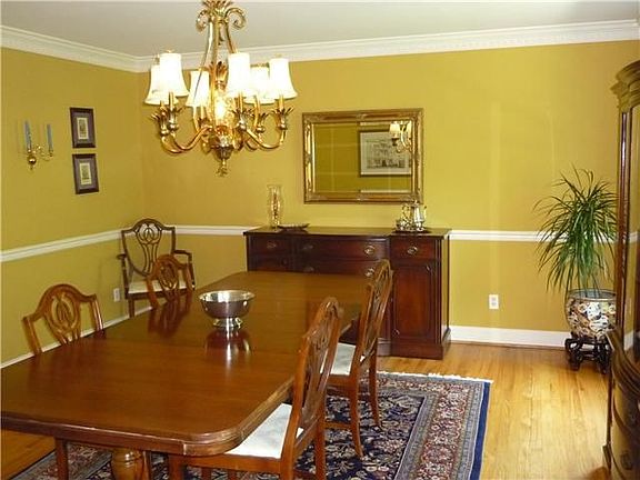 5th image of 443 Valley Brook Dr