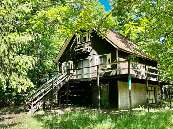153 Magic Mountain Rd, Henryville, PA 18332
