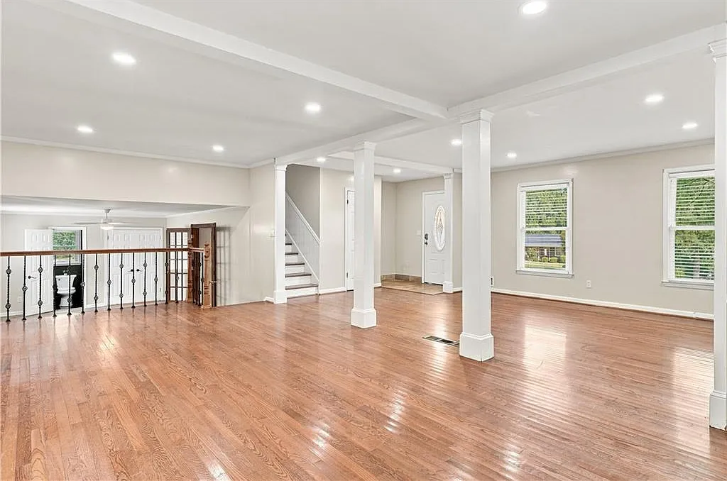 4 bed, 3.5 bath, 2762 sqft, $2,850 — Photo 3
