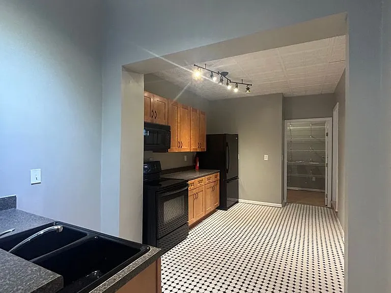 509 Columbia St — Photo 16