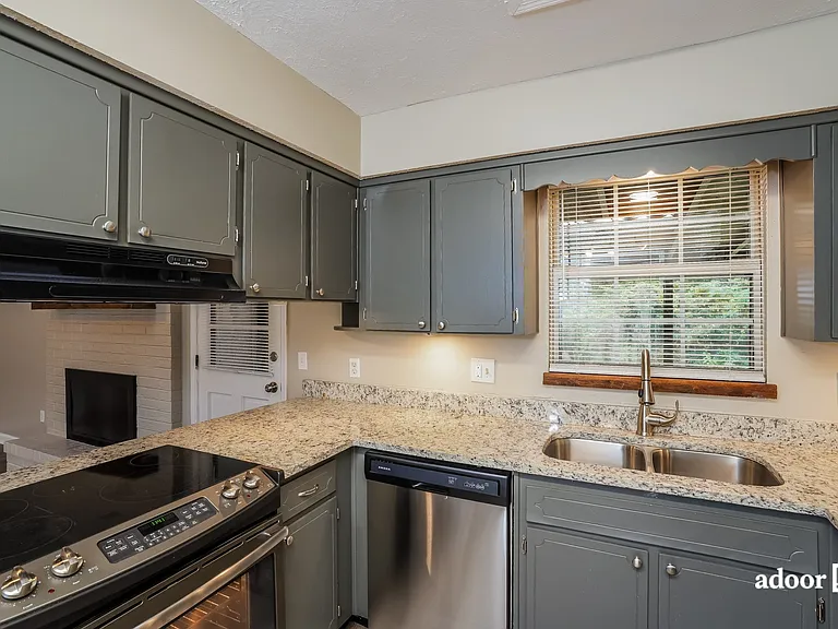 1671 Aletha Mnr — Photo 3