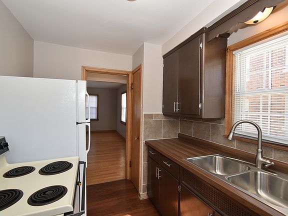 3rd image of 1-6911 W Lisbon Ave #1