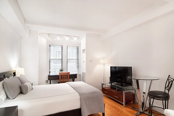 Rented by WAM Partners - William Moses Co. | media 8