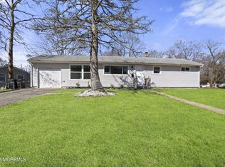 207 Ardmore Ave, South Toms River, NJ 08757