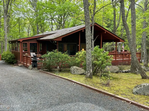 111 Roosevelt Dr, Hawley, PA 18428