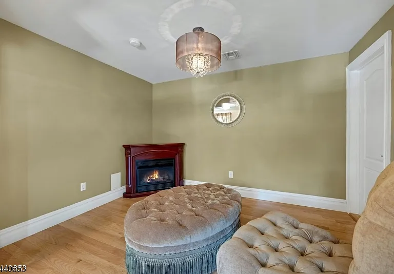 252 Mabel Pl — Photo 32