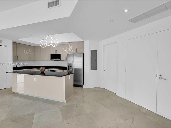 5th image of 3131 NE 188th St APT 21005