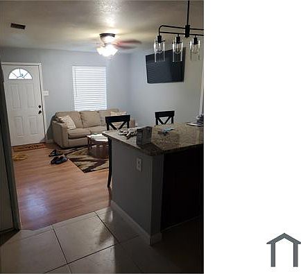 2nd image of 413 W Aviation Blvd