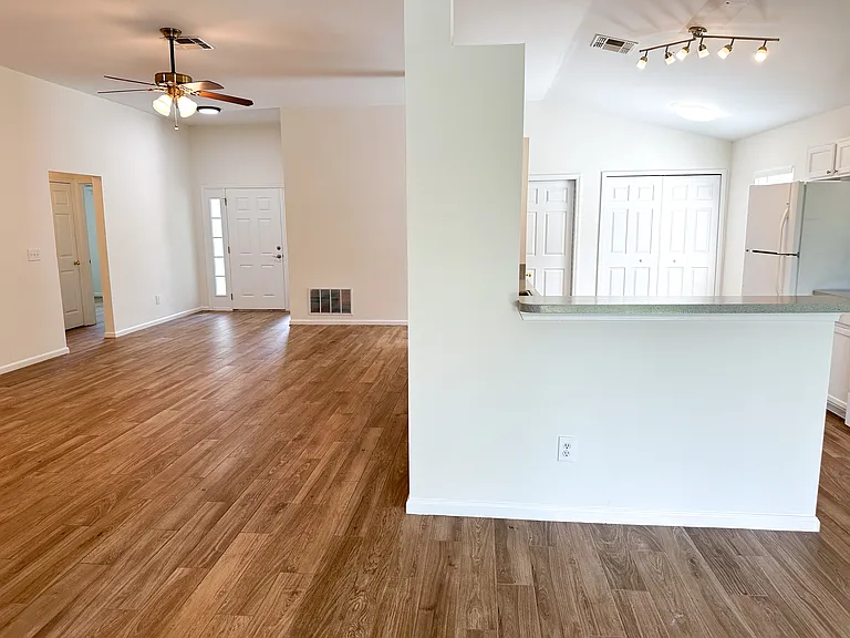 961 N Lilac Loop — Photo 8