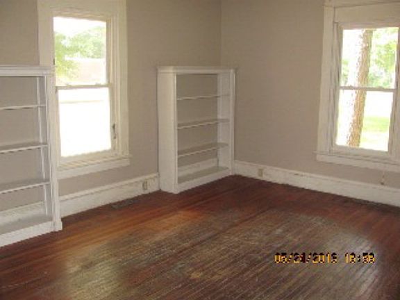 4th image of 504 Washington St