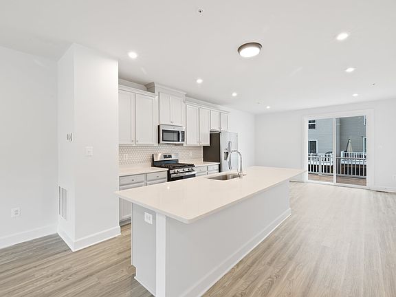 4th image of 9610 Santa Fe Blvd