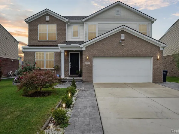 5240 Woods Dr, Sterling Heights, MI 48310