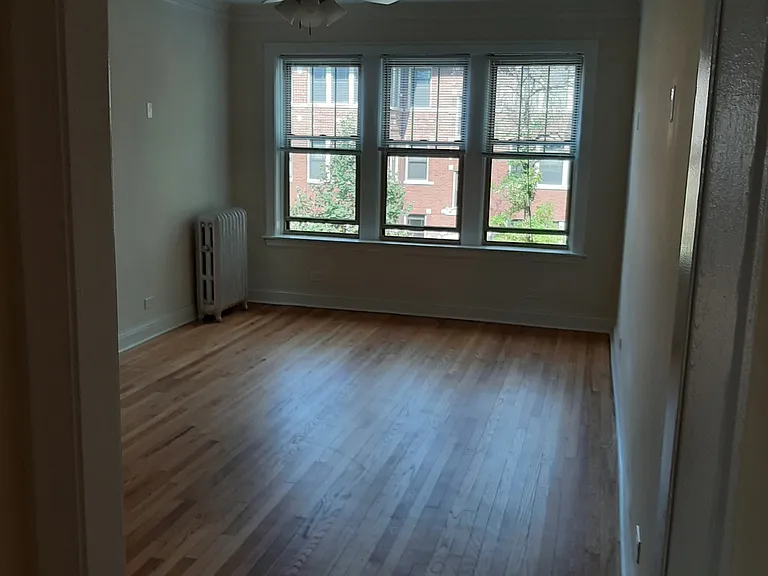 7008 N Greenview Ave #1 — Photo 4
