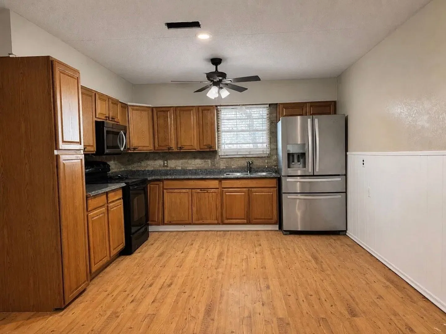 3 Bedroom 2 Bathroom Home Close to Lake Brownwood — Photo 2