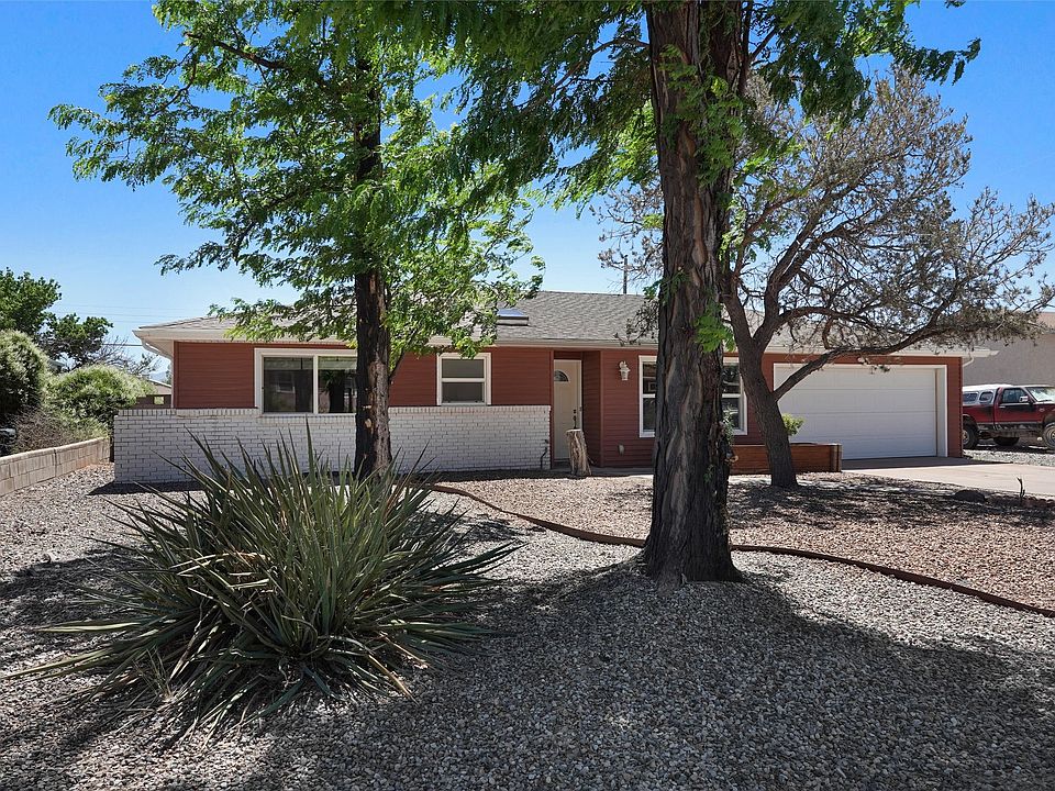 1st image of 76 Isleta Dr