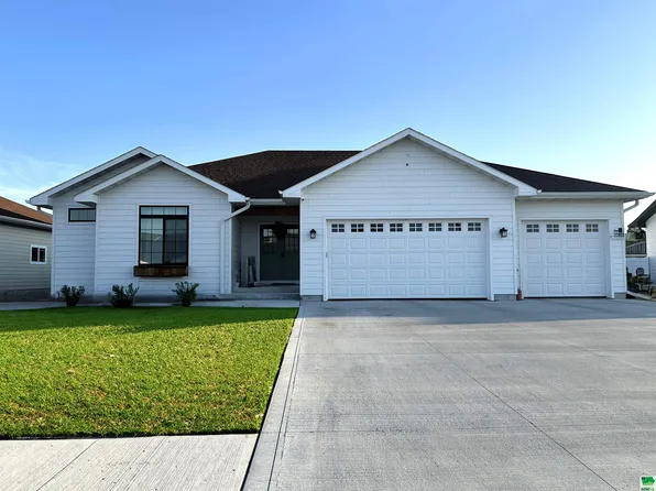 1008 E 19th St, South Sioux City, NE 68776
