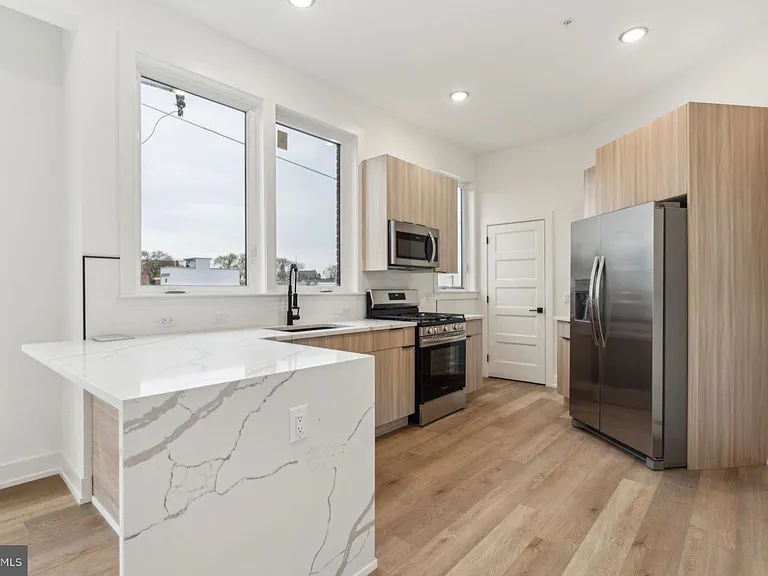 136 E Cumberland St #40-3 — Photo 2