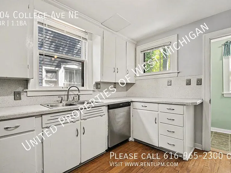 304 College Ave NE — Photo 9