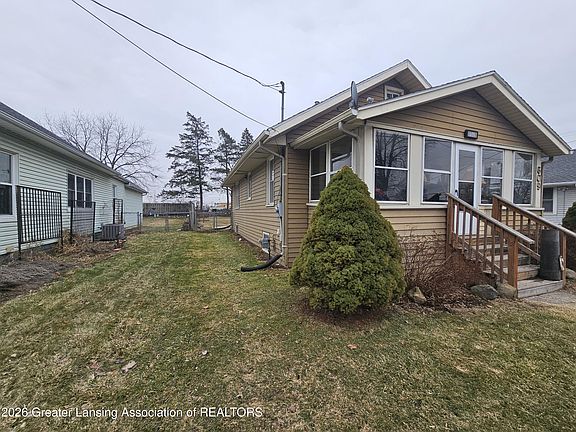 2nd image of 609 S Rosemary St