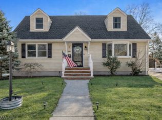 520 Riverview Rd, Pompton Lakes, NJ 07442