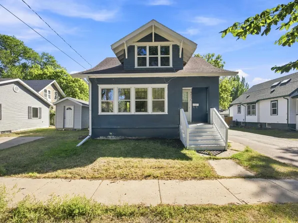 1310 11th Ave S, Fargo, ND 58103