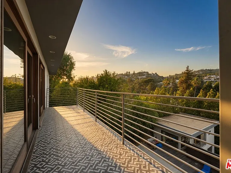 2035 De Mille Dr — Photo 10