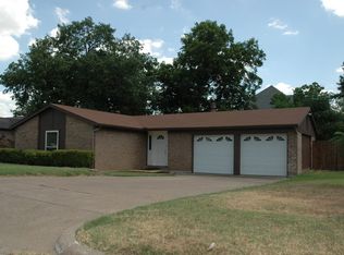 4814 French Wood Dr, Arlington, TX 76016
