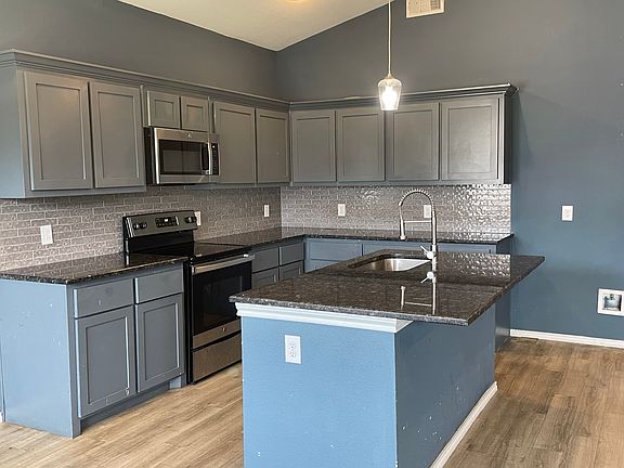 4th image of 3218 Polk St