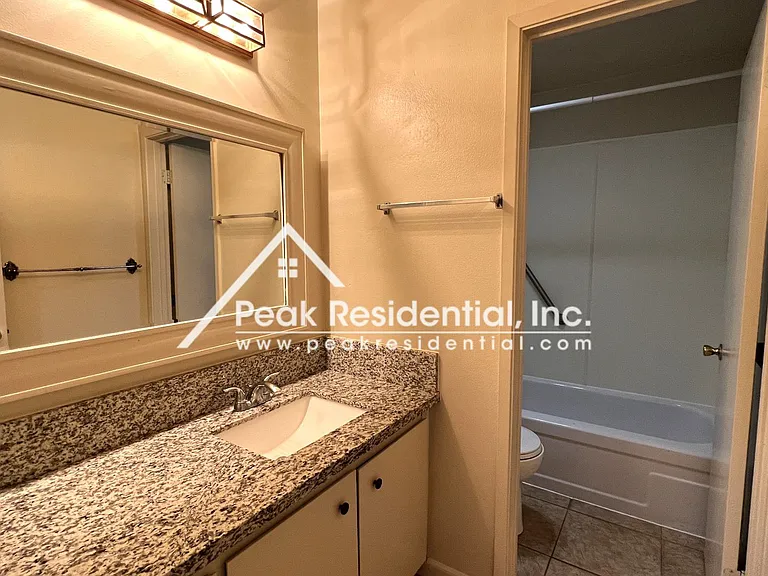 504 Roundtree Ct — Photo 14