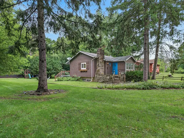 27686 W Rowe Ave, Spring Grove, IL 60081