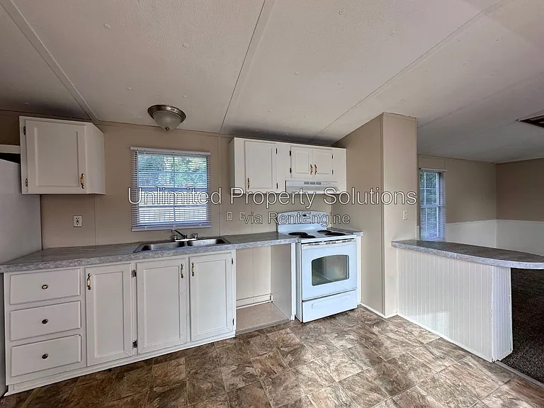 9499 Wendi Dr NE #J — Photo 5